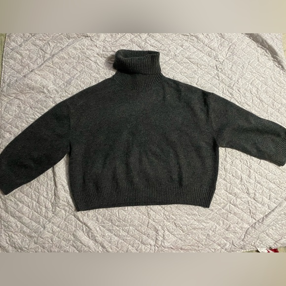 H&M grey turtleneck sweater - Picture 2 of 9